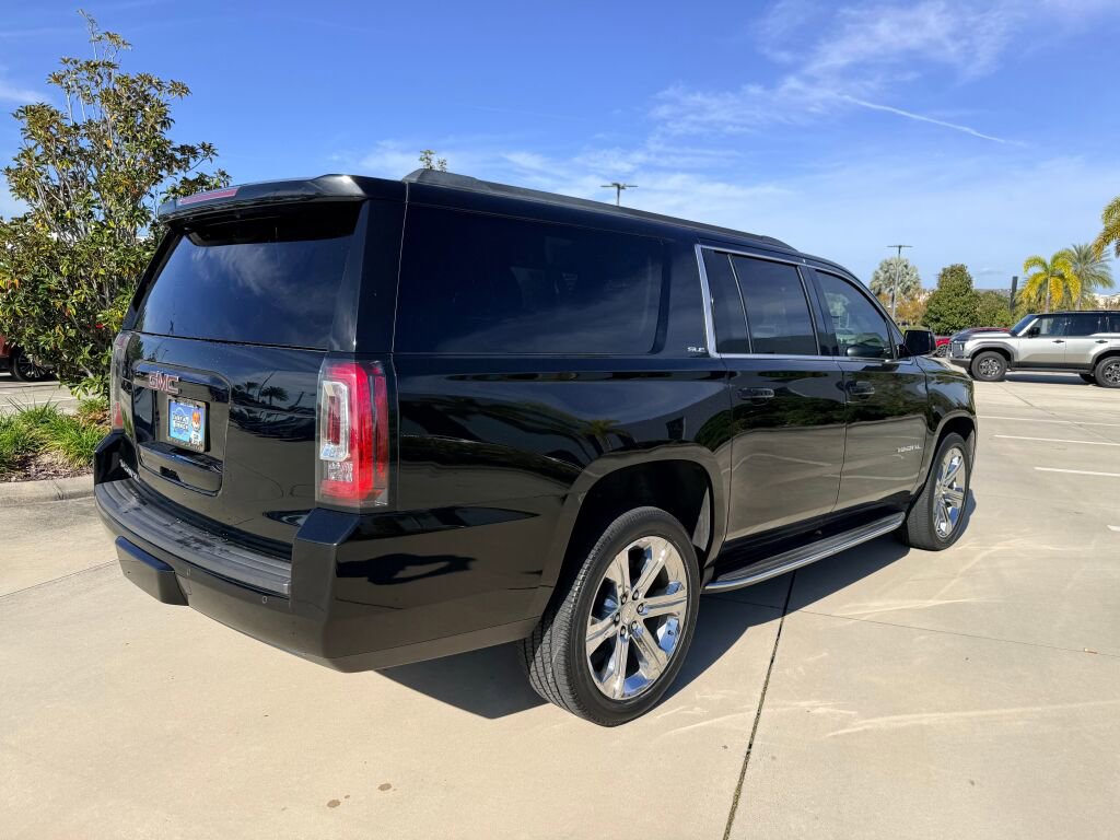 Used 2019 GMC Yukon XL SLE w/ Convenience Package image 3