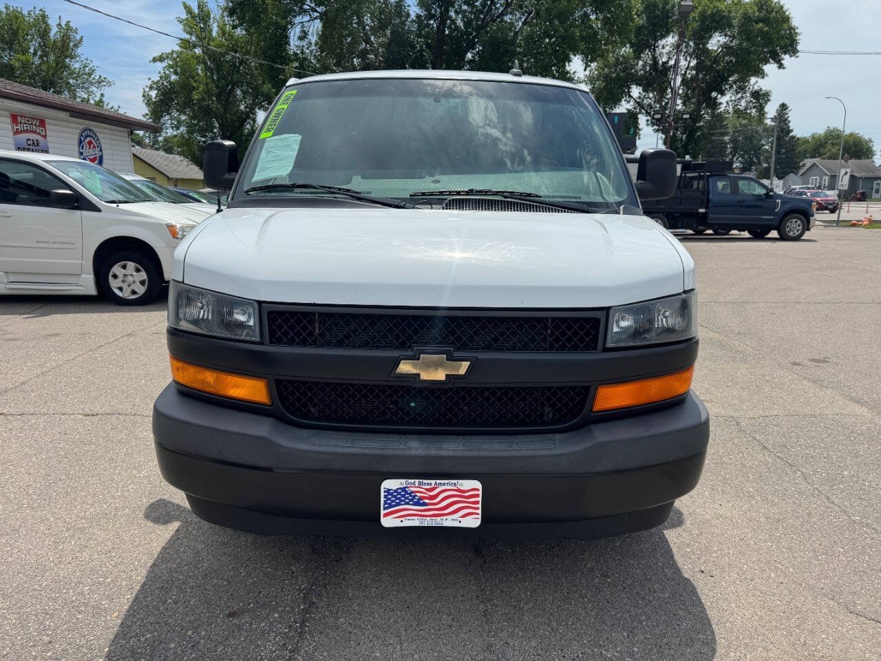 Used 2018 Chevrolet Express 3500 Extended w/ Driver Convenience Package RWD image 3