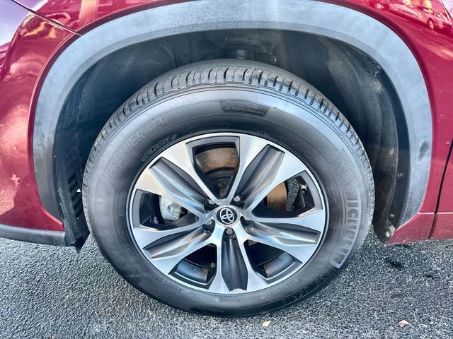 Used 2023 Toyota Highlander XLE image 19