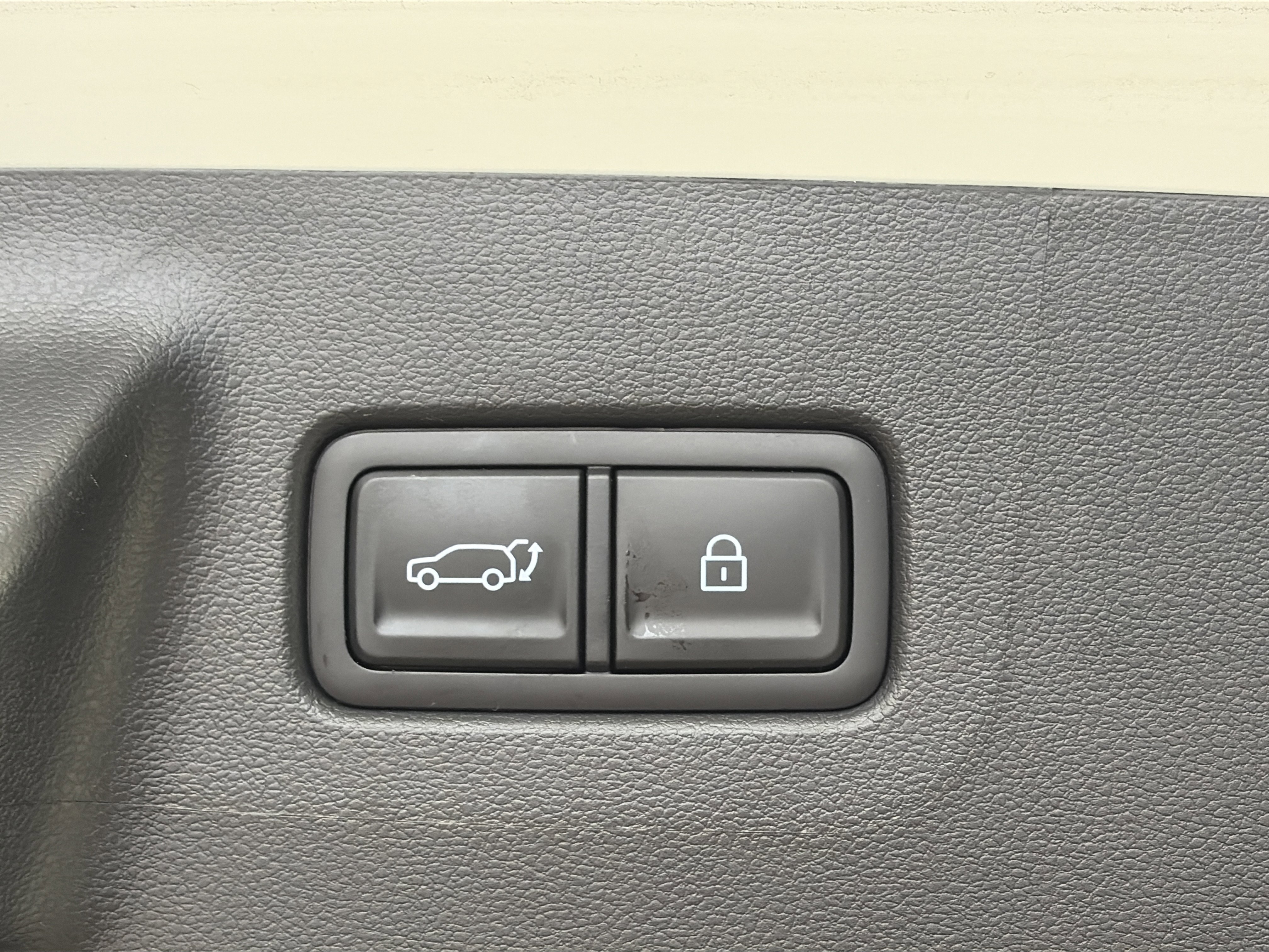 Used 2025 Hyundai Santa Fe Limited image 14