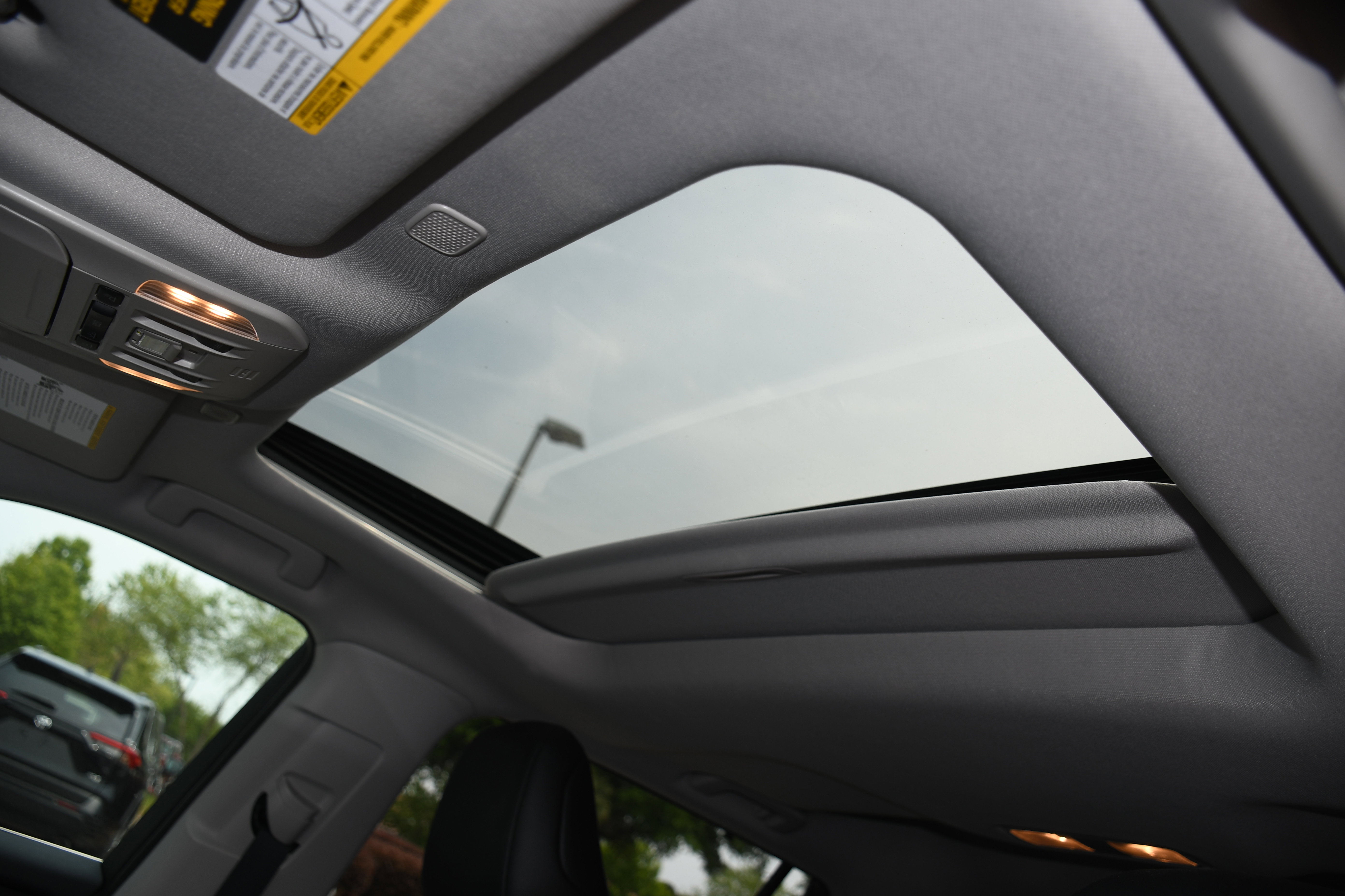 Used 2023 Toyota Highlander XLE FWD image 7