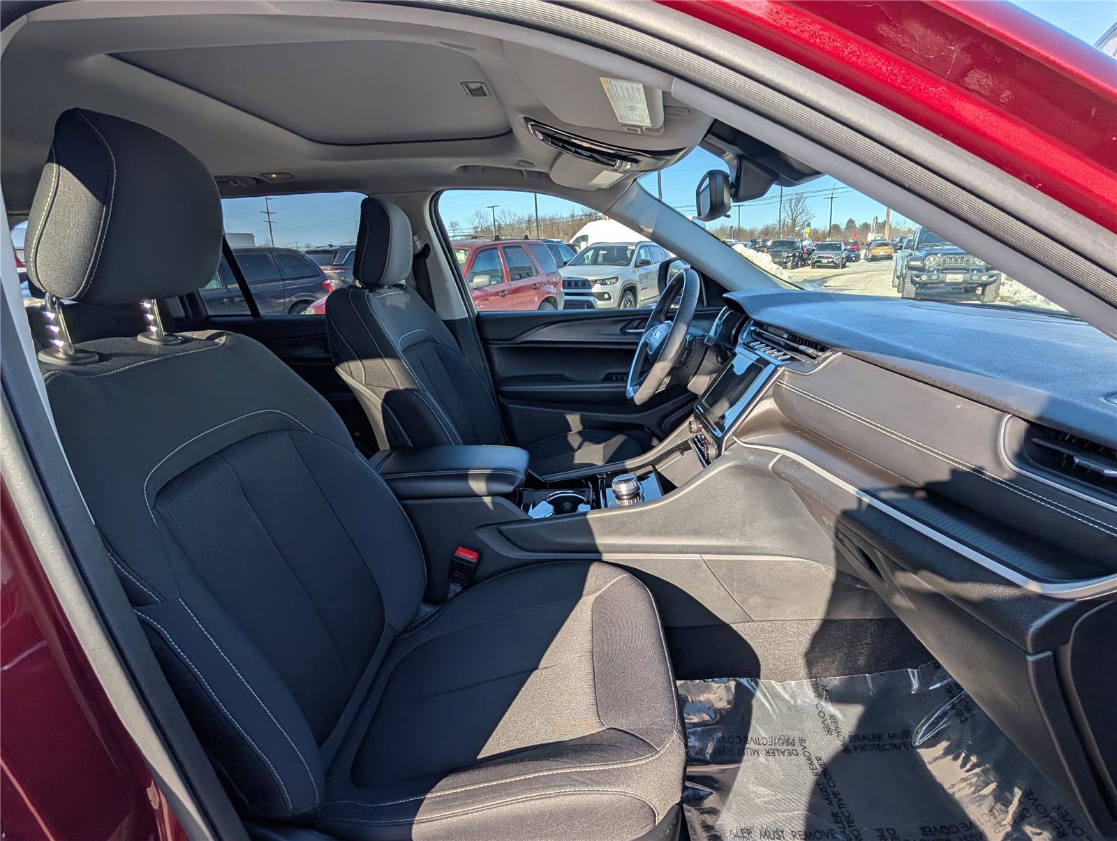 Used 2023 Jeep Grand Cherokee Laredo X image 10