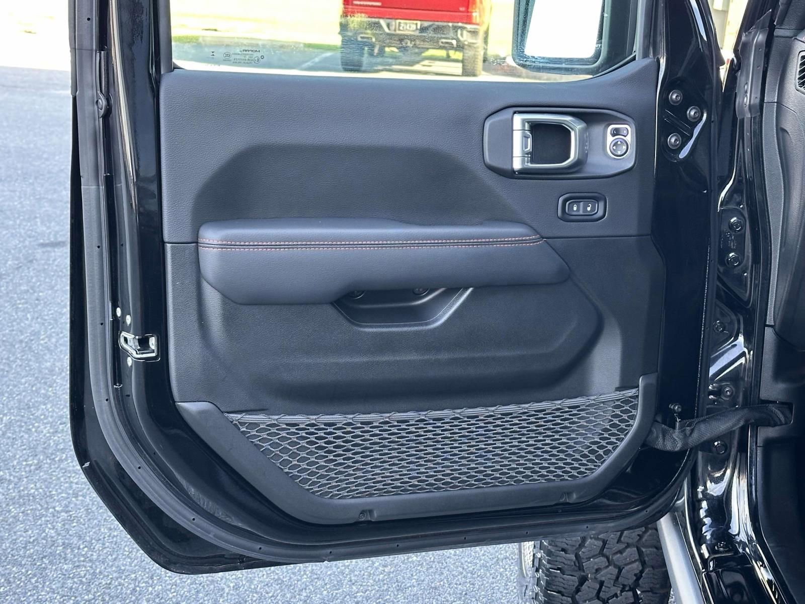 Used 2023 Jeep Gladiator Mojave w/ Cold Weather Group image 16