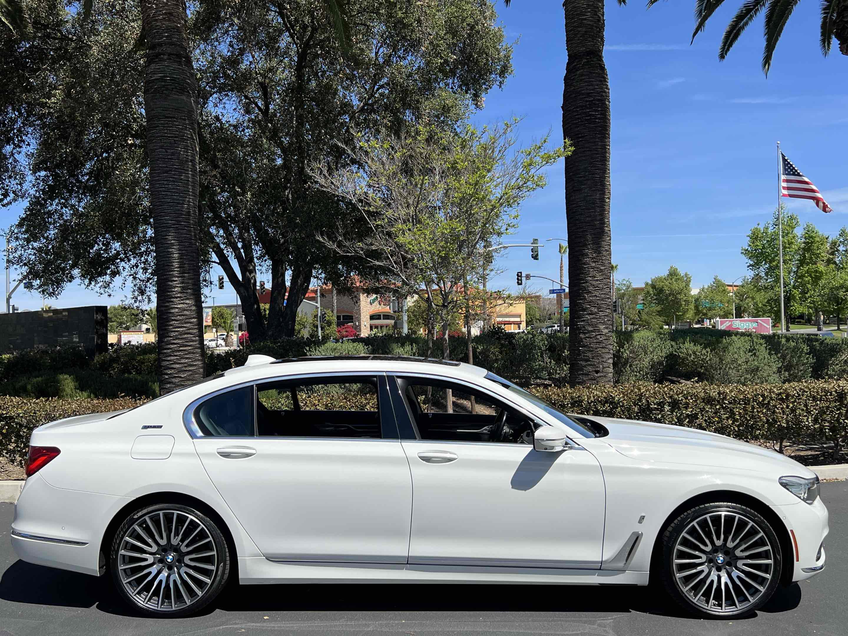Used 2018 BMW 740e xDrive AWD/4WD image 20