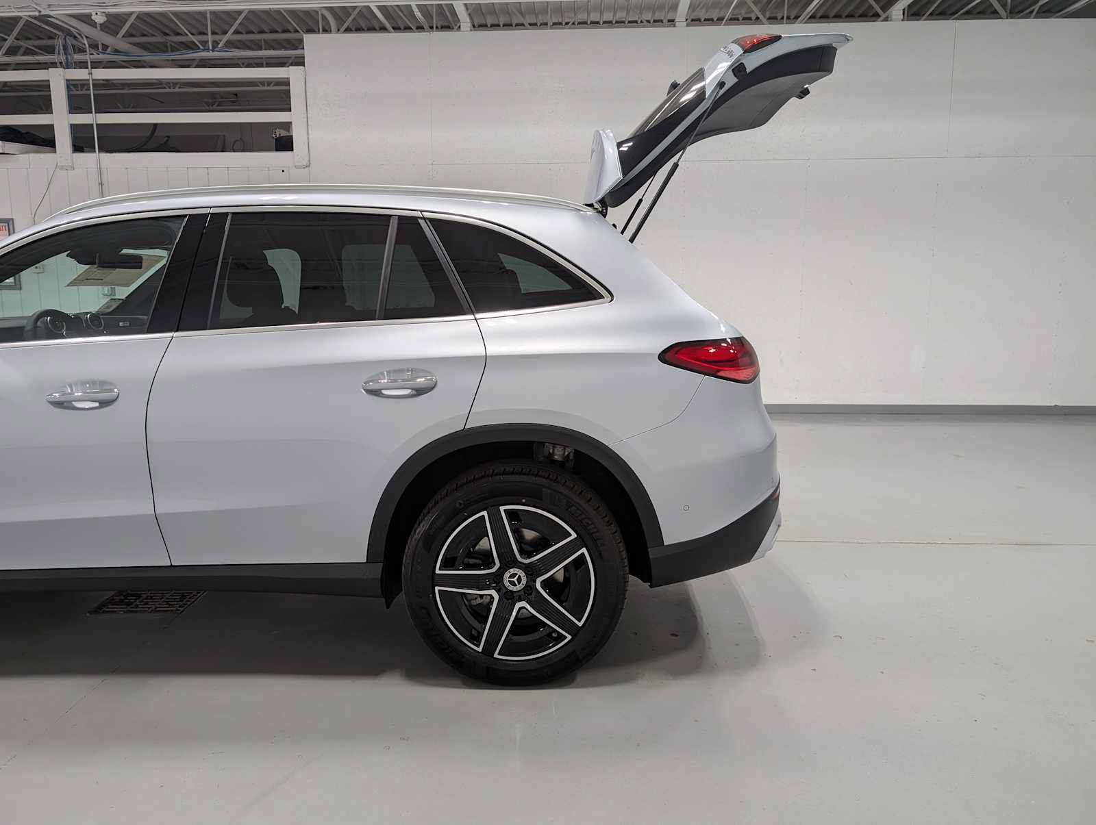 New 2026 Mercedes-Benz GLC 300 4MATIC image 9