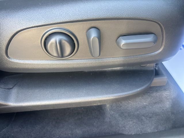 Used 2023 Buick Enclave Essence image 12