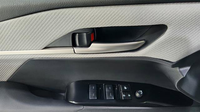 Used 2025 Toyota Camry SE w/ Convenience Package FWD image 18
