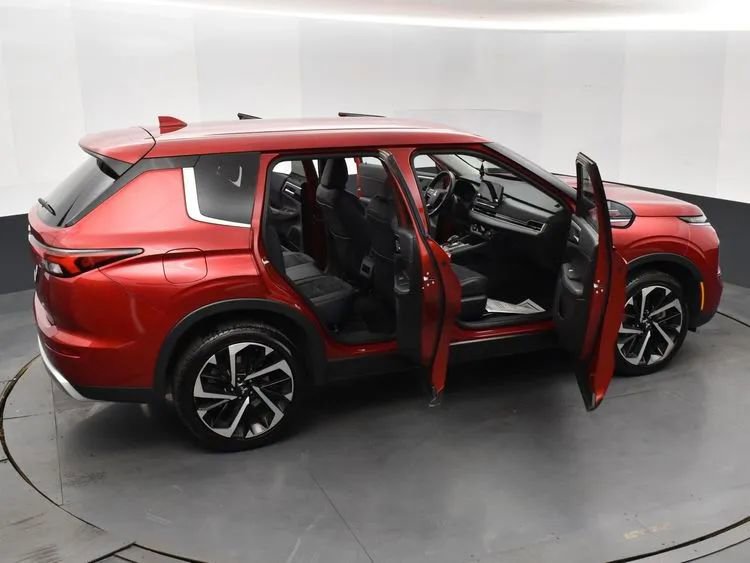 Used 2024 Mitsubishi Outlander FWD image 6