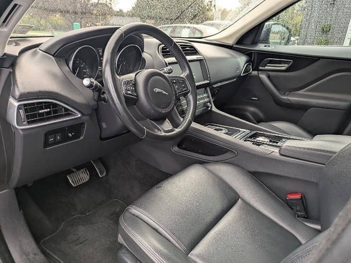 Used 2019 Jaguar F-PACE Premium AWD/4WD image 11