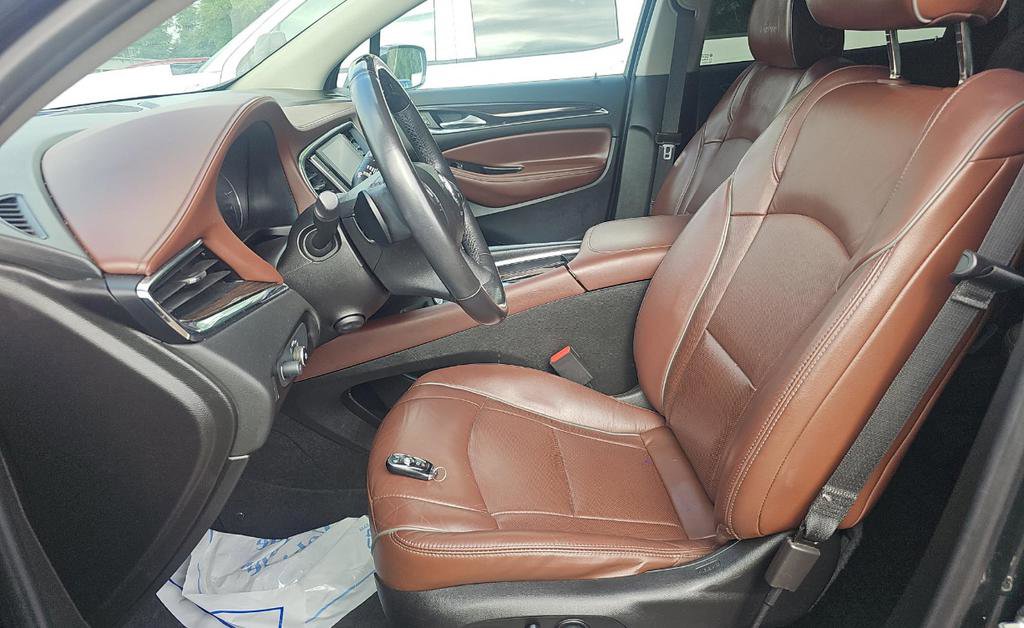 Used 2018 Buick Enclave Avenir w/ Avenir Technology Package FWD image 9