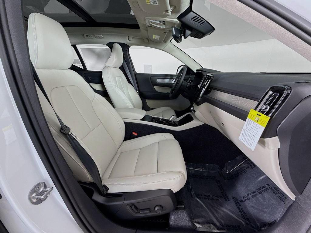 New 2026 Volvo XC40 B5 Plus w/ Climate Package image 30