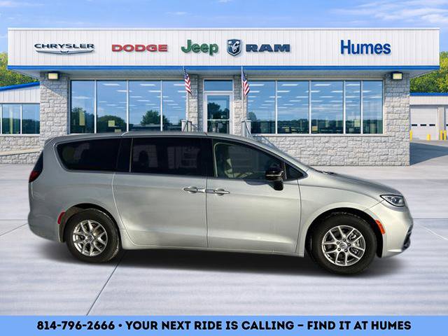 Certified 2024 Chrysler Pacifica Touring-L image 2