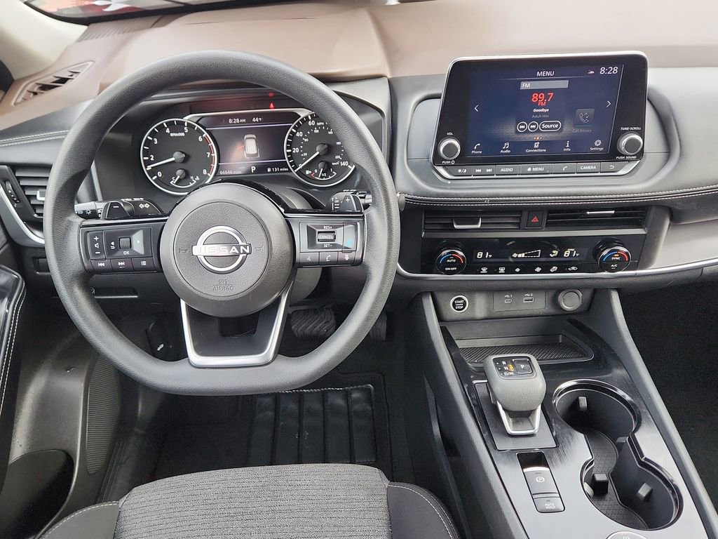 Used 2023 Nissan Rogue SV image 9