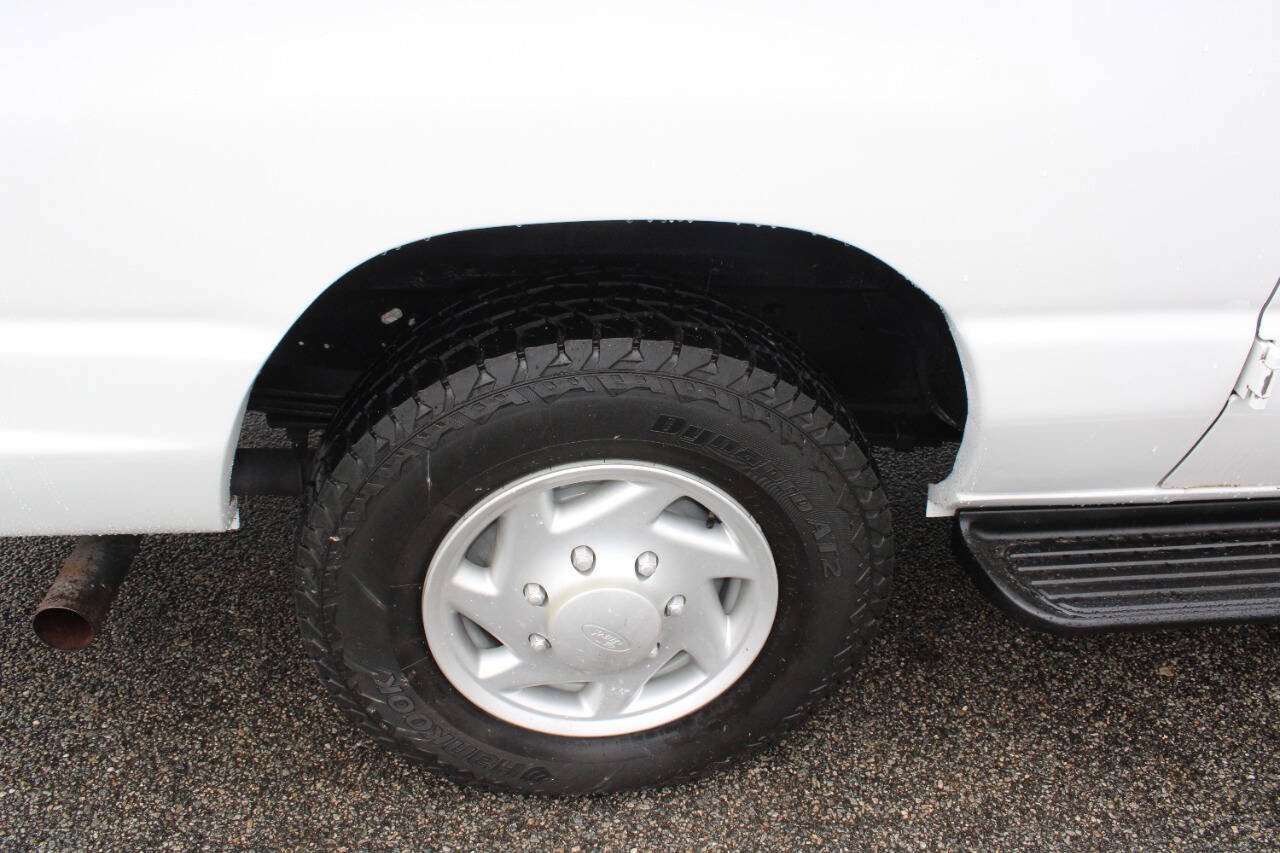 Used 2003 Ford E-350 and Econoline 350 XL RWD image 12