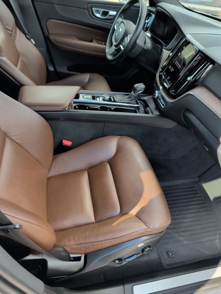 Used 2021 Volvo XC60 T5 Momentum image 22