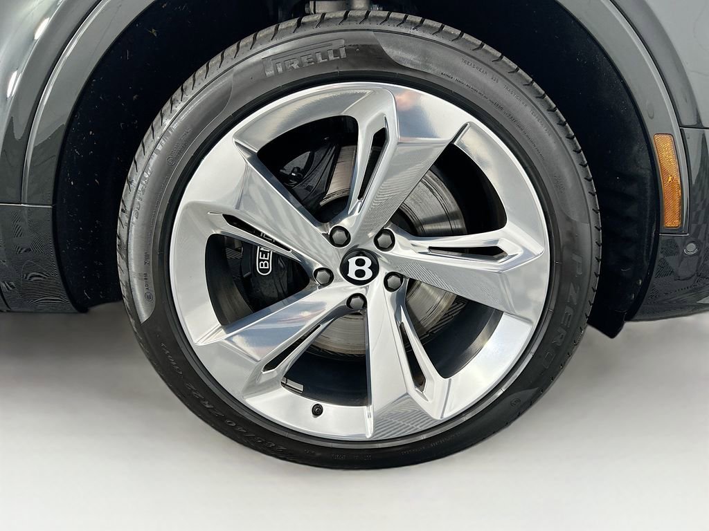 Used 2025 Bentley Bentayga Extended Wheelbase image 31