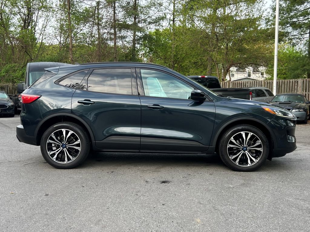 Used 2022 Ford Escape SE w/ SE Sport Appearance Package image 8