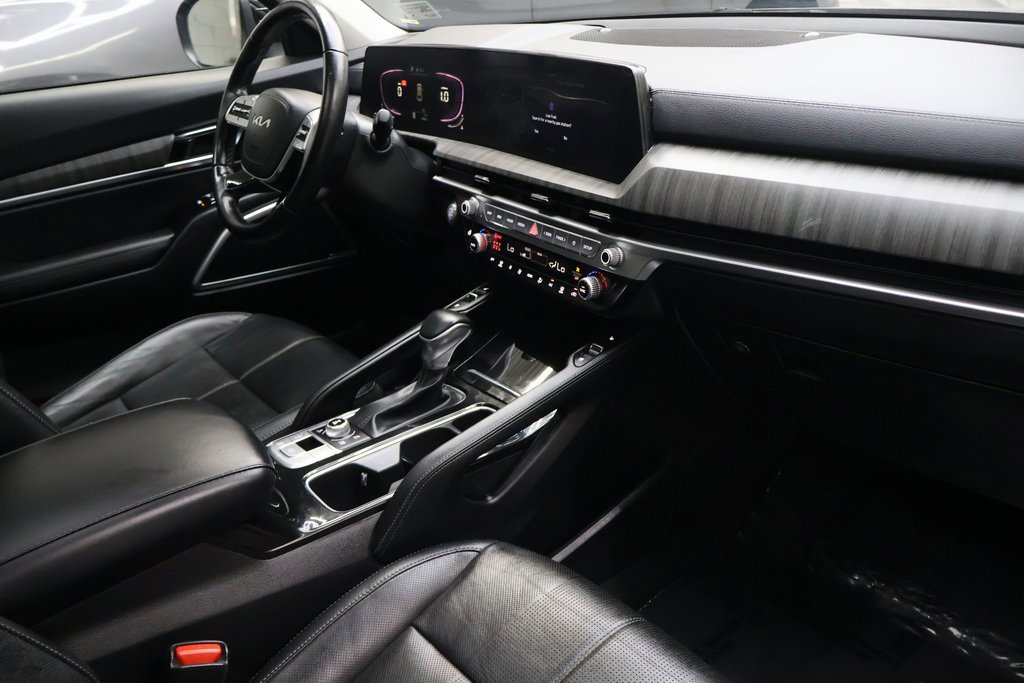 Used 2024 Kia Telluride EX image 11
