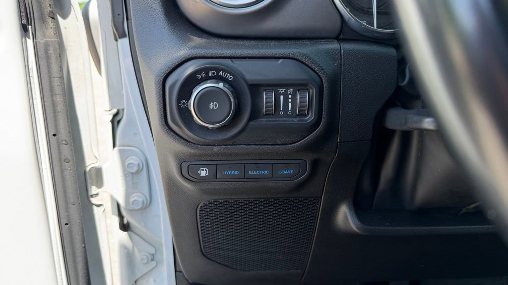 Used 2022 Jeep Wrangler Unlimited Rubicon 4xe AWD/4WD image 10