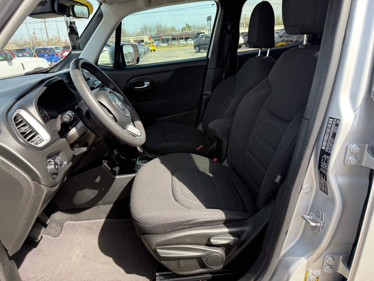Used 2018 Jeep Renegade Latitude image 9