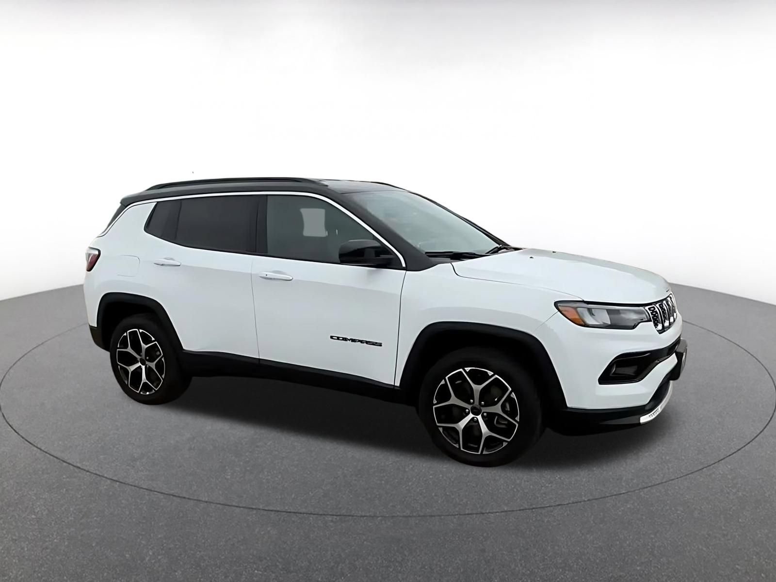Used 2025 Jeep Compass Limited AWD/4WD image 2