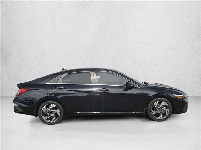 Used 2024 Hyundai Elantra SEL w/ Convenience Package FWD image 4
