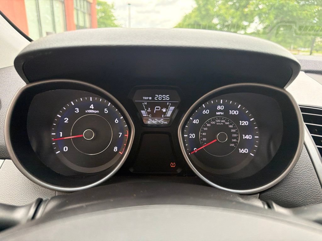 Used 2015 Hyundai Elantra SE w/ Option Group 02 FWD image 18