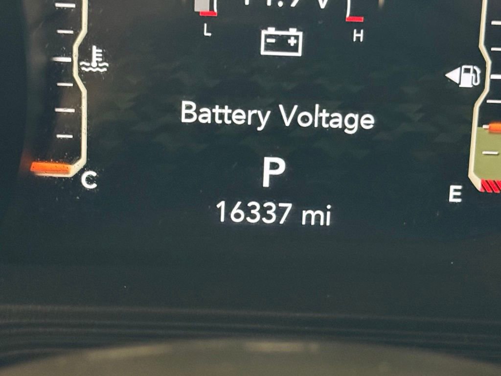 Used 2024 Jeep Wrangler Sahara w/ Dual Top Group image 28