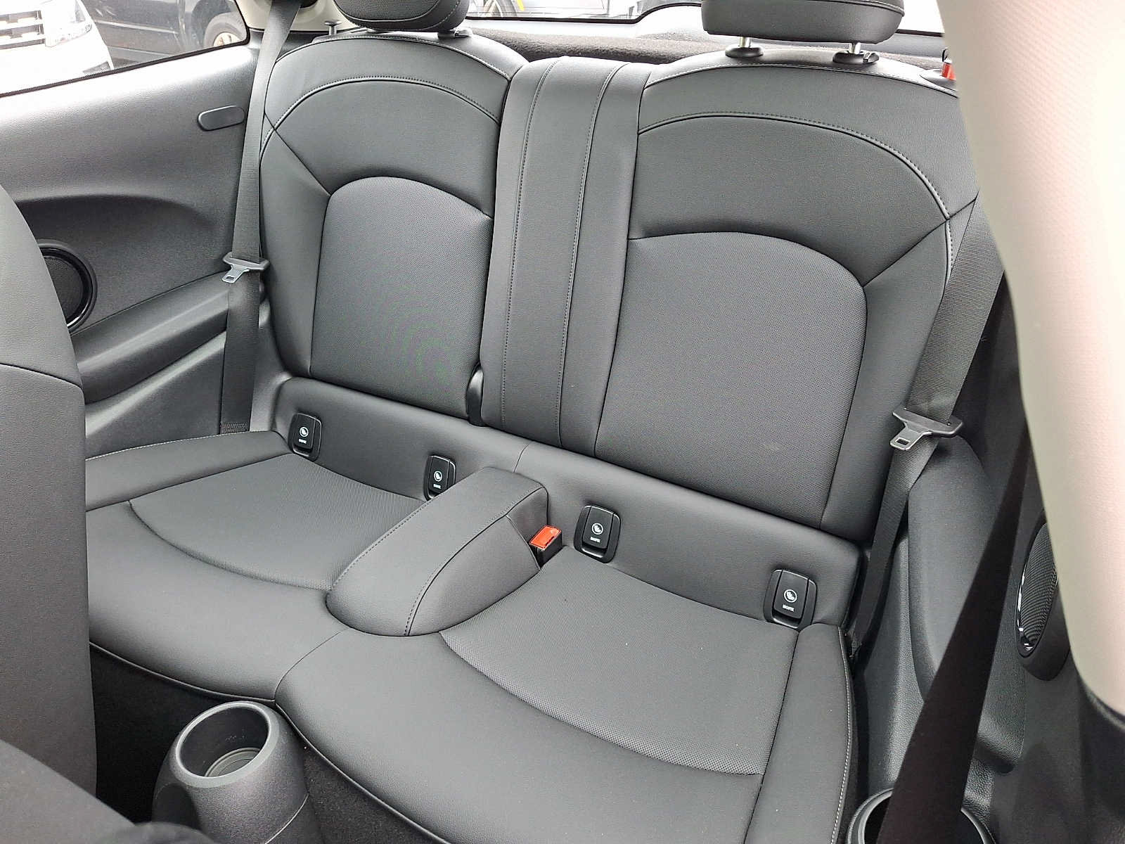 Used 2024 MINI Cooper 2-Door Hardtop FWD image 9