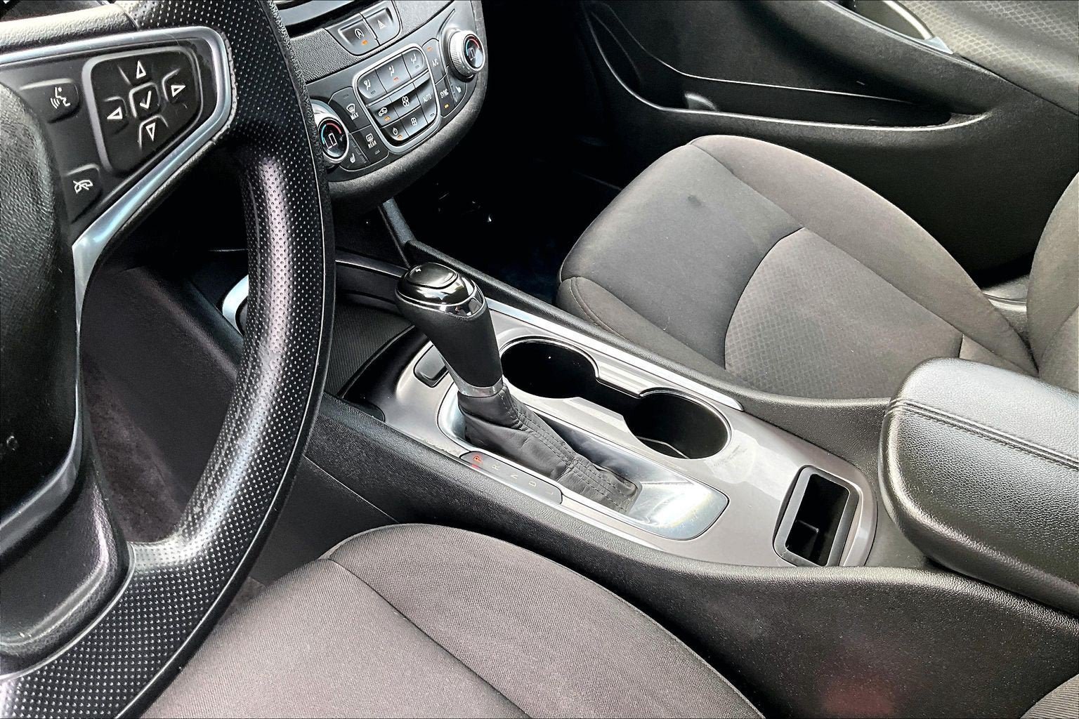 Used 2020 Chevrolet Malibu LT FWD image 16