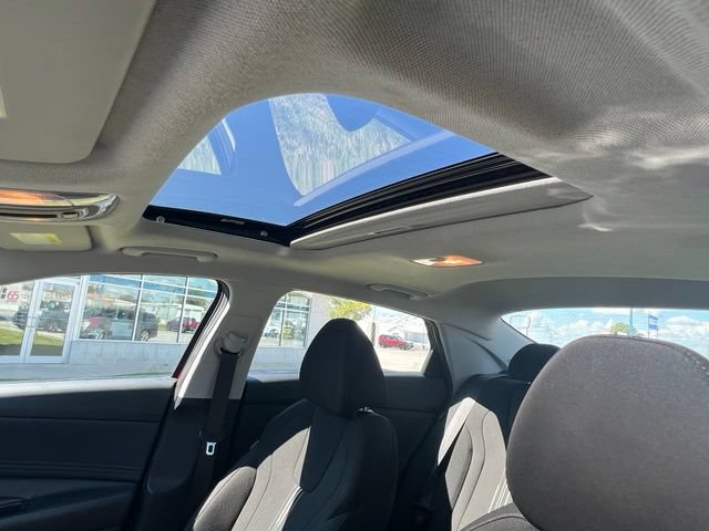 Used 2025 Hyundai Elantra SEL FWD image 19
