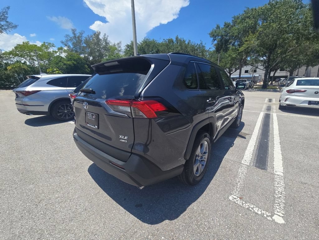 Used 2024 Toyota RAV4 XLE AWD/4WD image 5