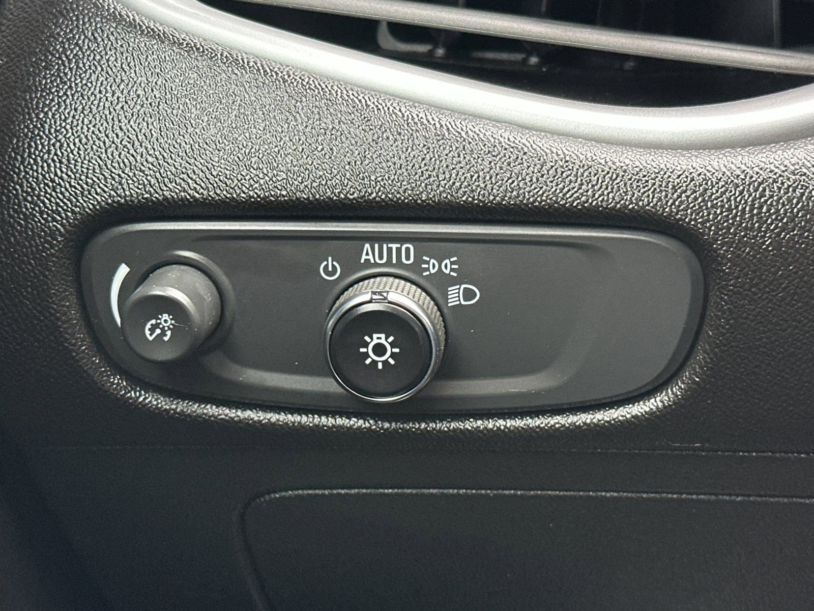 Used 2024 Chevrolet Malibu LT image 32