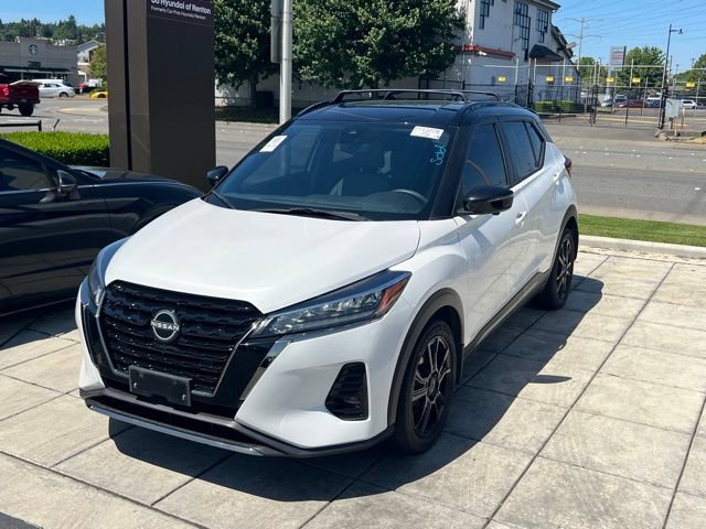 Used 2023 Nissan Kicks SR w/ SR Premium Package FWD image 3