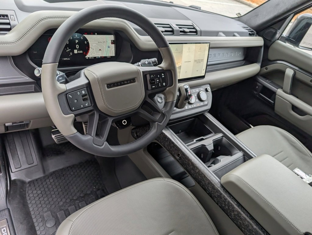 Used 2025 Land Rover Defender 110 image 4