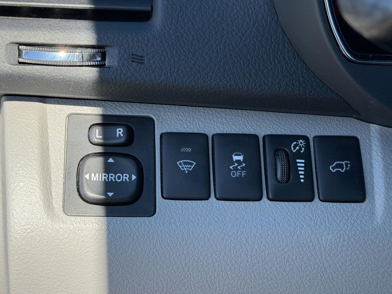 Used 2012 Toyota Highlander Limited w/ Tow Pkg FWD image 20