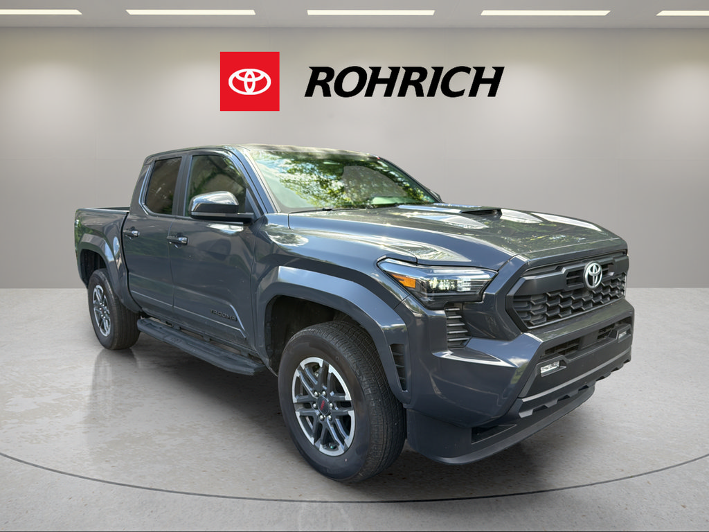 Used 2024 Toyota Tacoma TRD Sport AWD/4WD image 4