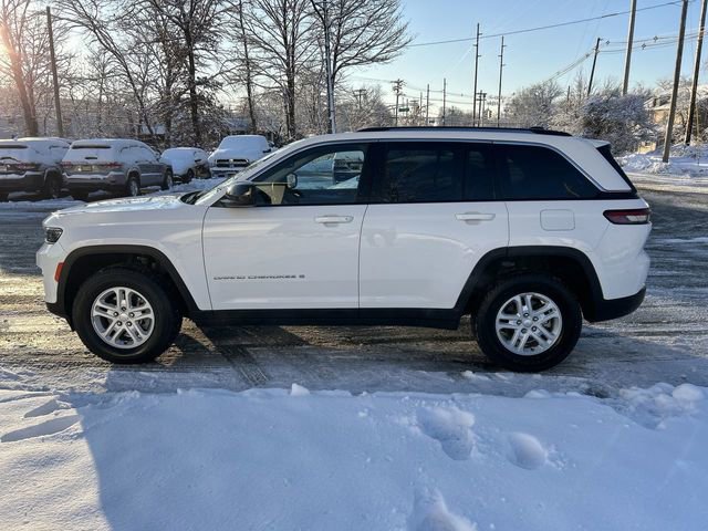 Used 2023 Jeep Grand Cherokee Laredo image 5