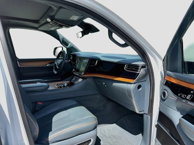 Used 2022 Jeep Grand Wagoneer Series II w/ Convenience Group III AWD/4WD image 15
