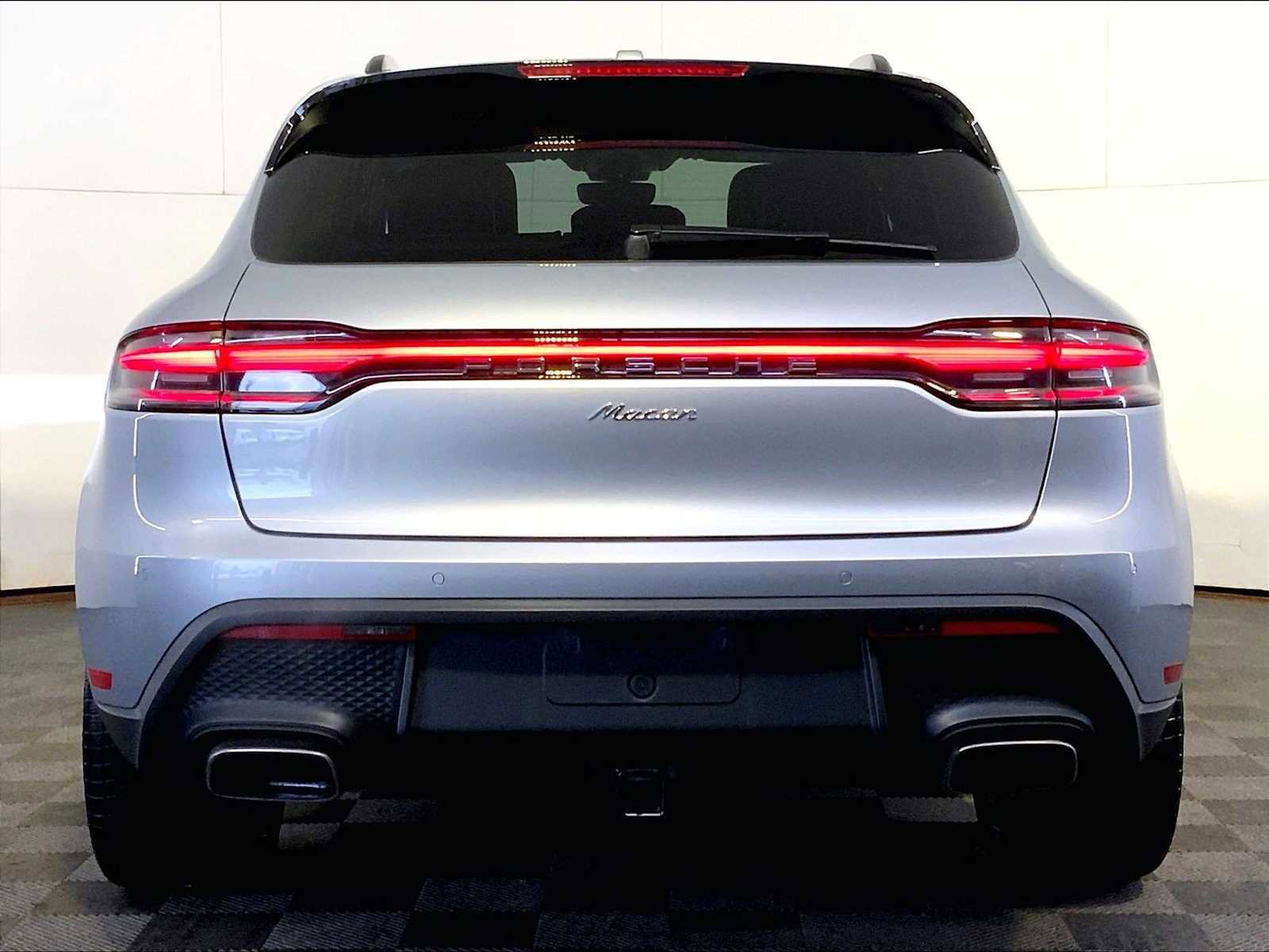 Certified 2025 Porsche Macan image 6