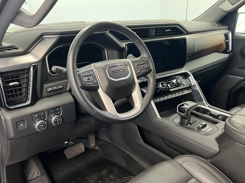 Used 2023 GMC Sierra 1500 Denali w/ Technology Package AWD/4WD image 4
