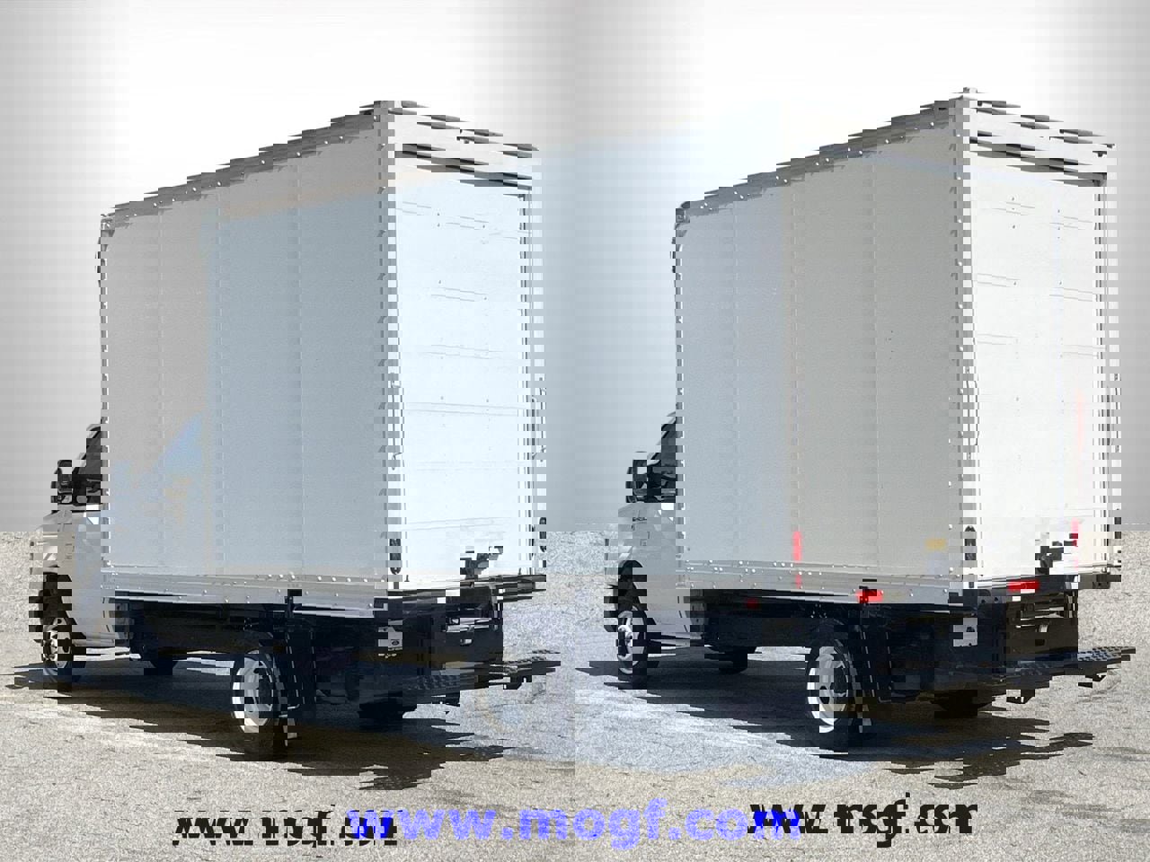 Used 2019 Ford E-450 and Econoline 450 Super Duty w/ Power Windows & Locks Group image 2