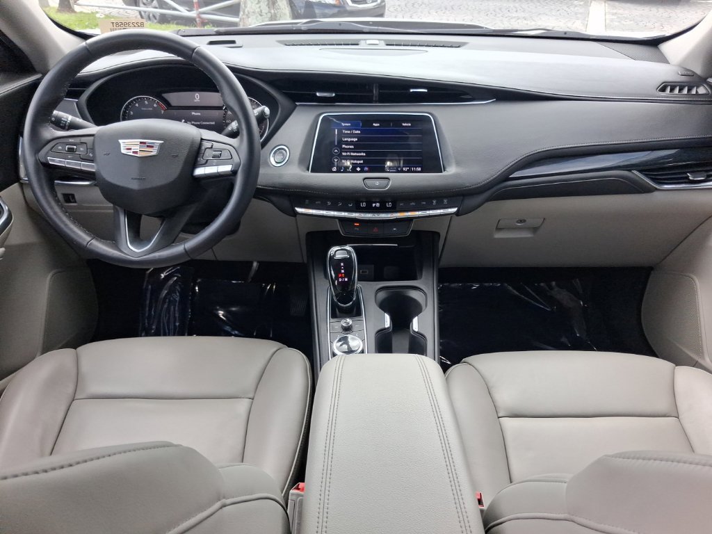 Used 2023 Cadillac XT4 Premium Luxury FWD image 8
