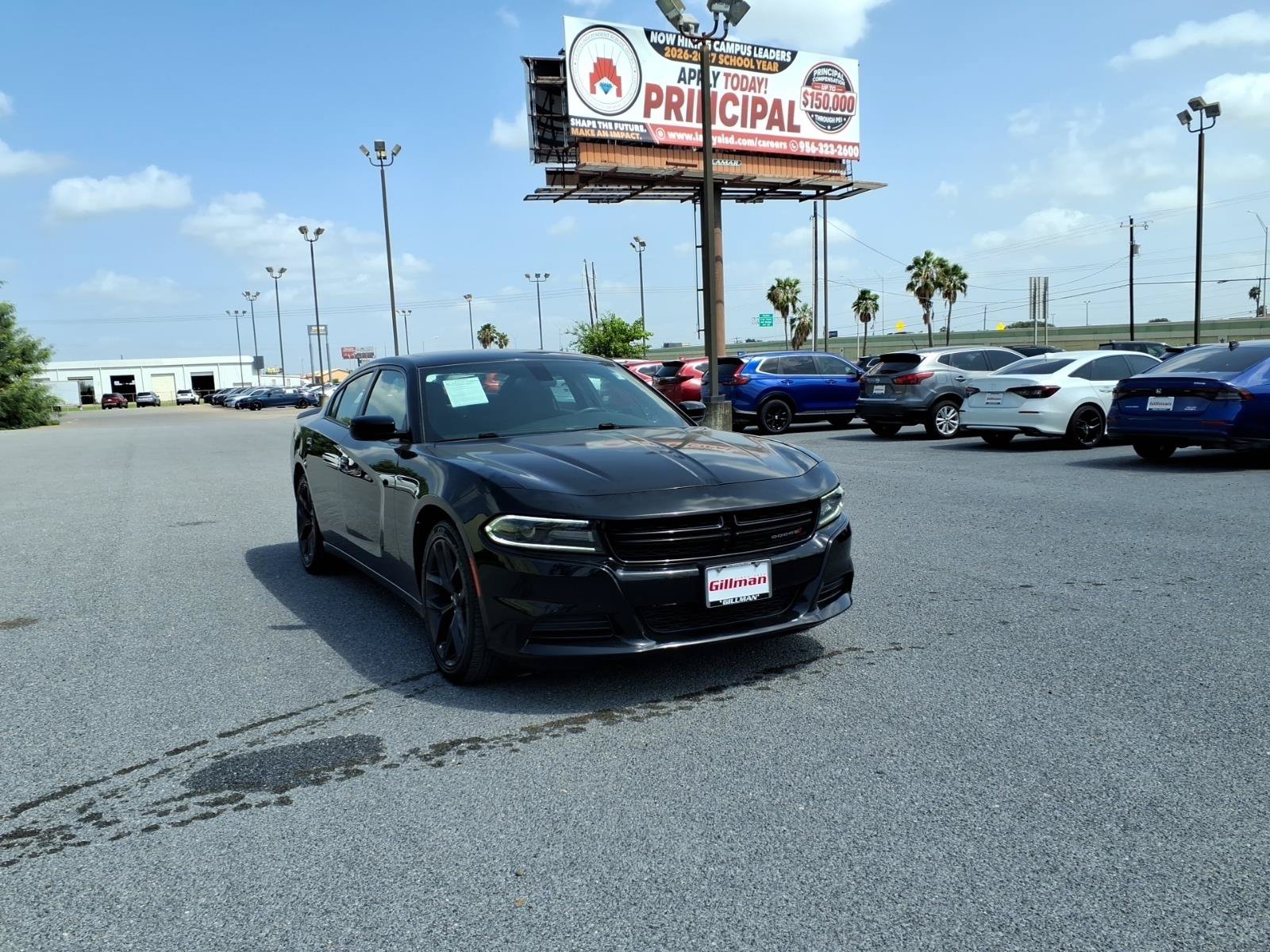 Used 2019 Dodge Charger SXT w/ Blacktop Package RWD image 2