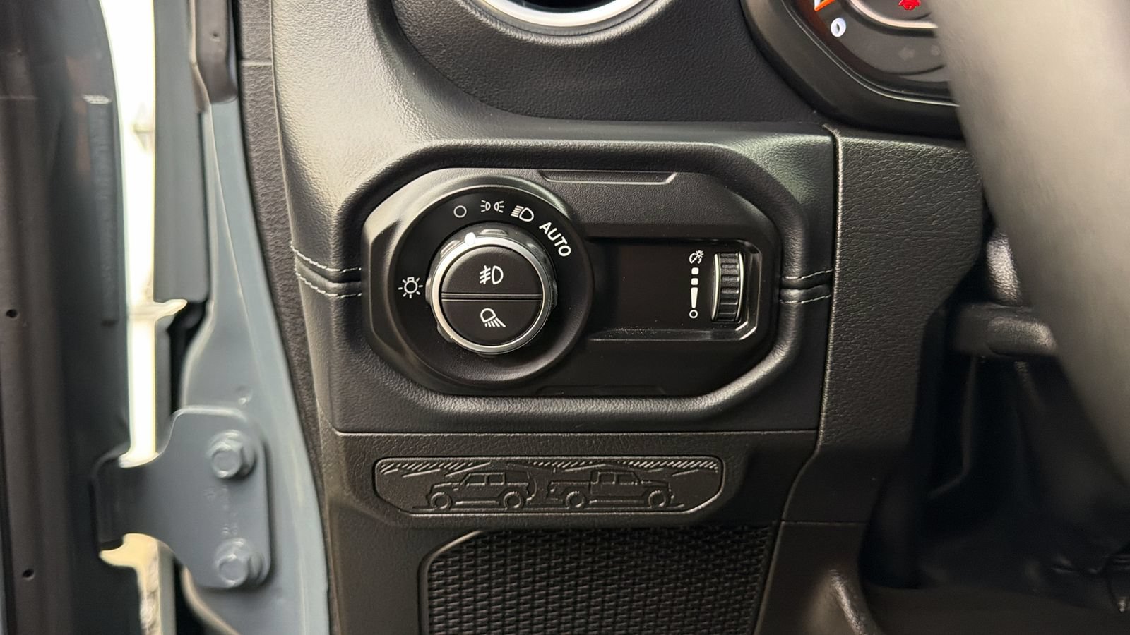 Used 2025 Jeep Gladiator Sport AWD/4WD image 23