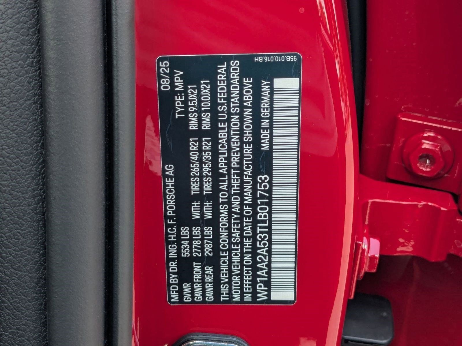 Certified 2026 Porsche Macan AWD/4WD image 30
