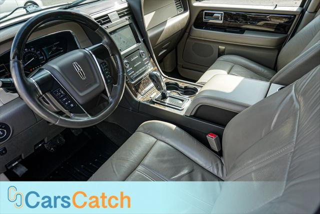 Used 2016 Lincoln Navigator Select image 17