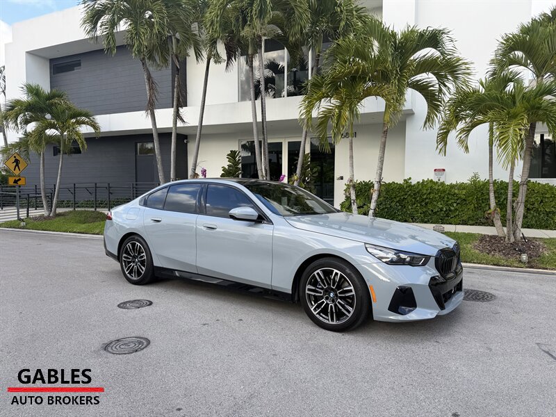 Used 2025 BMW 530i xDrive AWD/4WD image 1