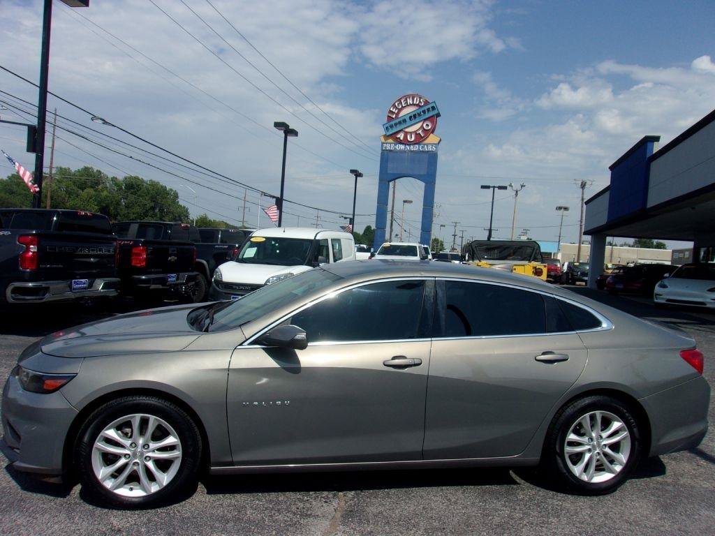Used 2017 Chevrolet Malibu LT w/ Leather Package FWD image 10