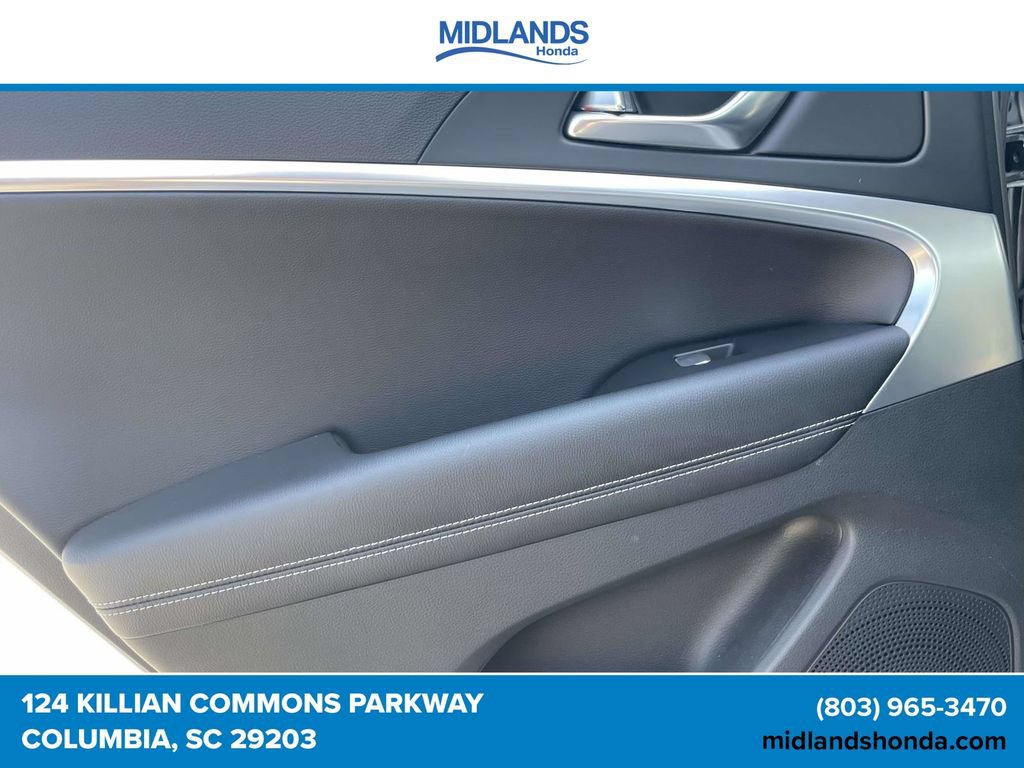 Used 2025 Genesis G70 2.5T RWD image 12